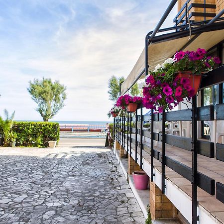 Piccolo Hotel Terracina Bagian luar foto