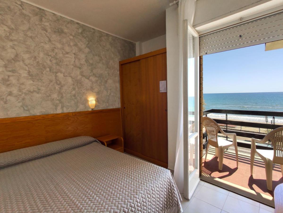 Piccolo Hotel Terracina Bagian luar foto