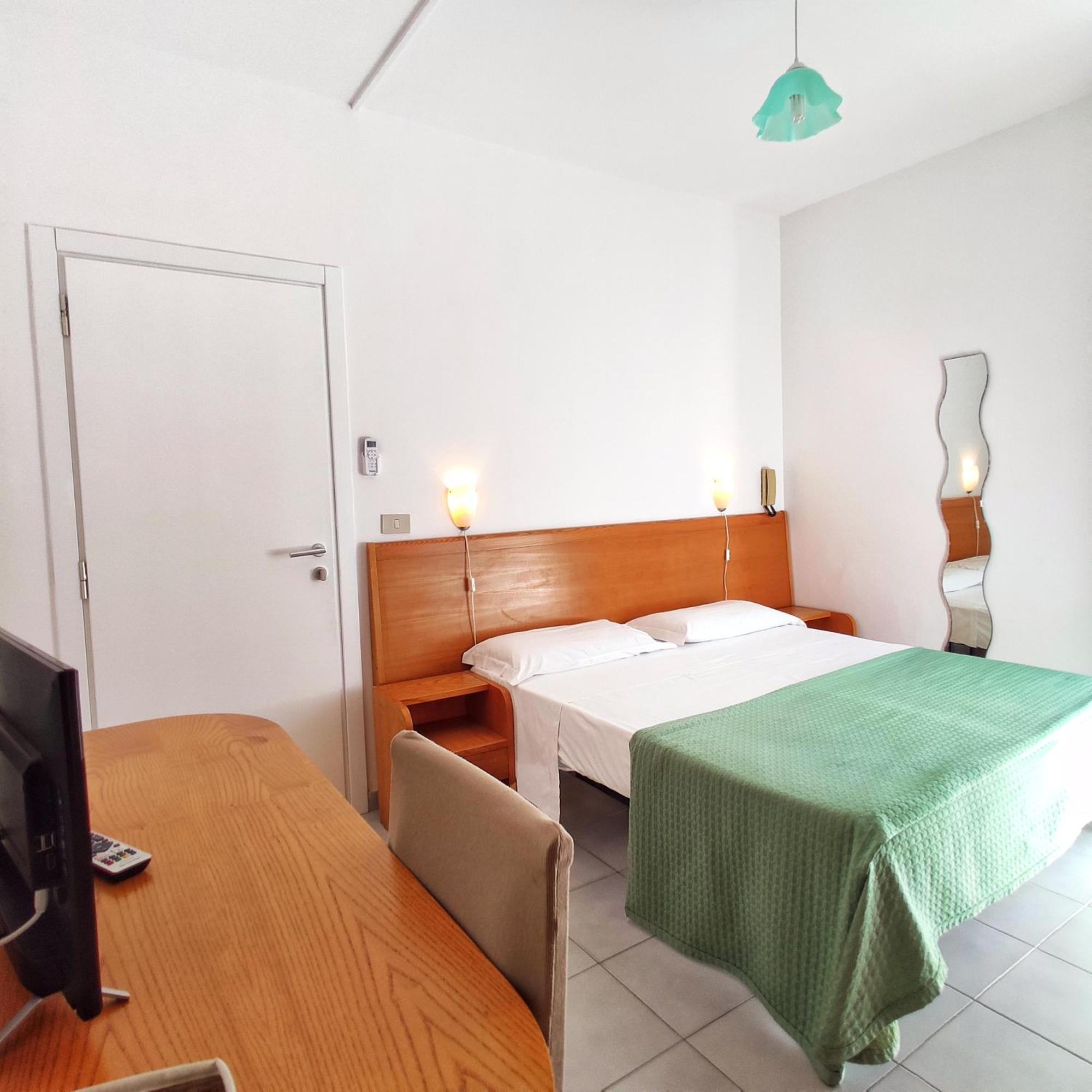 Piccolo Hotel Terracina Bagian luar foto