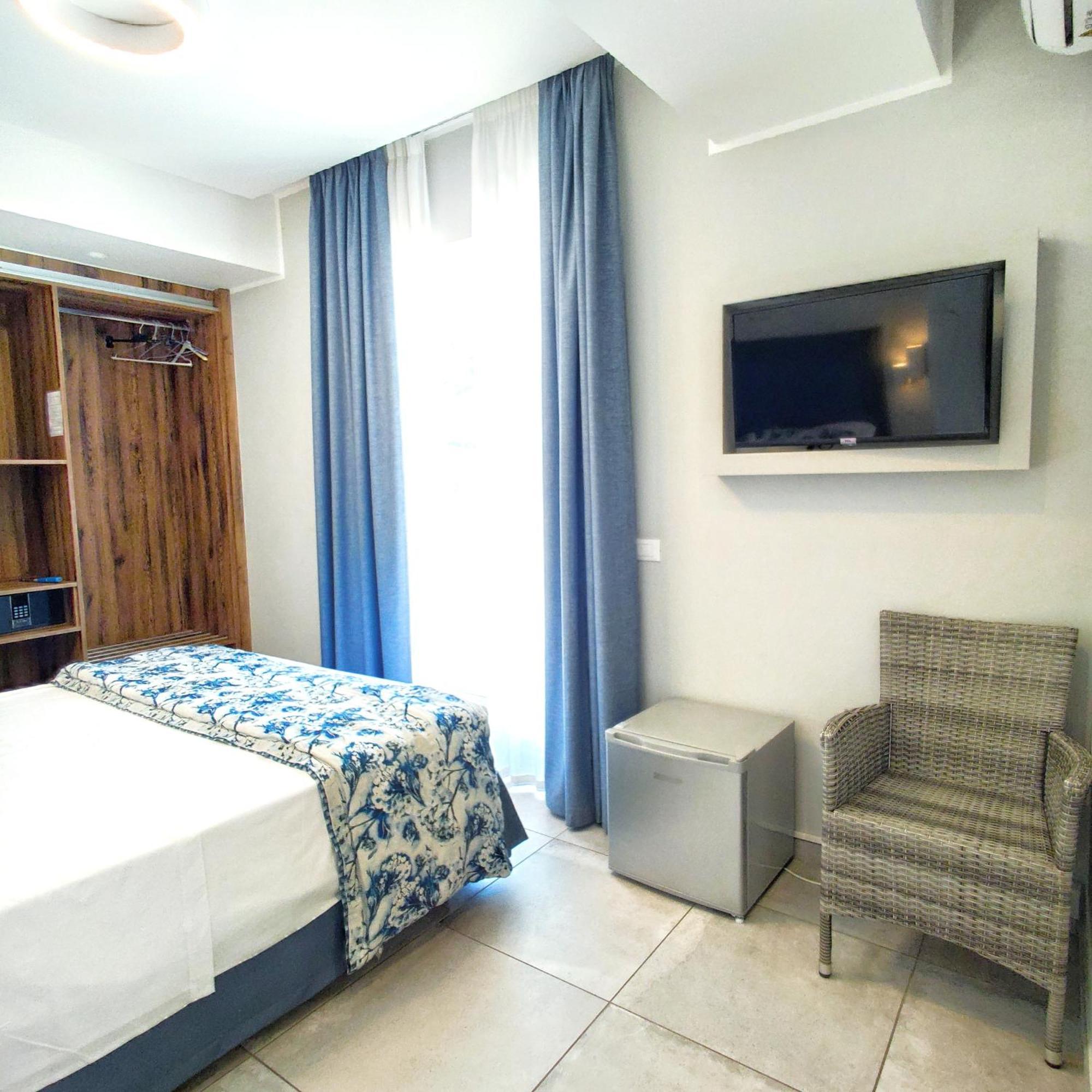 Piccolo Hotel Terracina Bagian luar foto