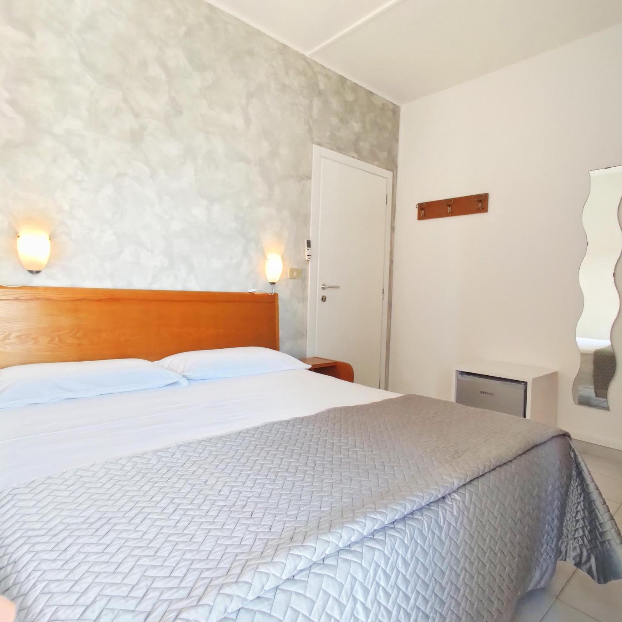 Piccolo Hotel Terracina Bagian luar foto