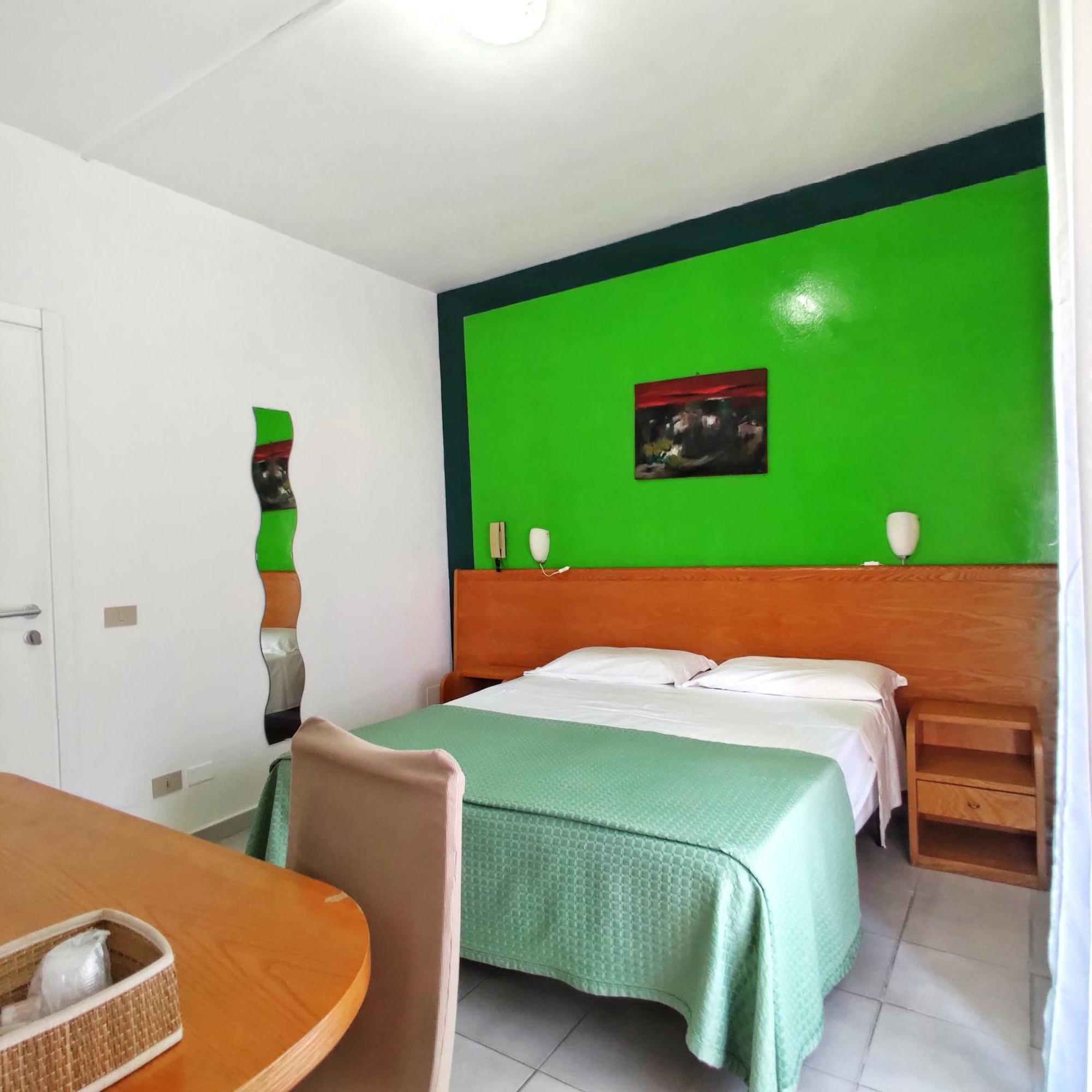 Piccolo Hotel Terracina Bagian luar foto
