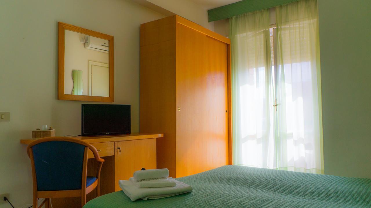 Piccolo Hotel Terracina Bagian luar foto